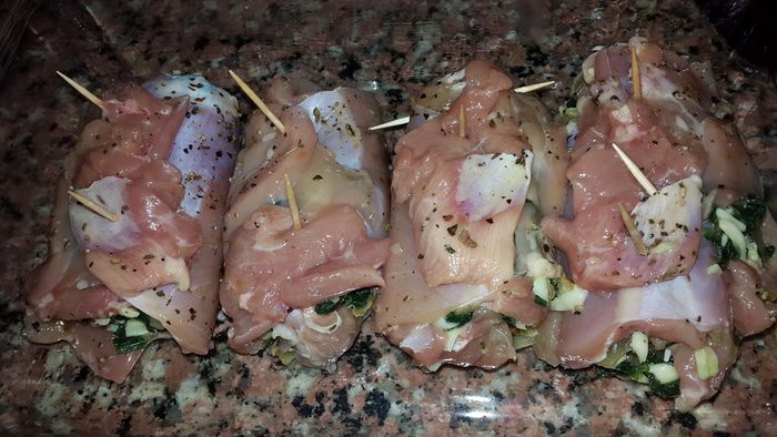 Рулетики из курицы со шпинатом и картофельное пюре