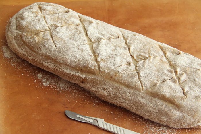 Домашний хлеб с сушеными грибами и жареным луком