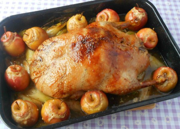 Хрустящая утка с печеными яблочками