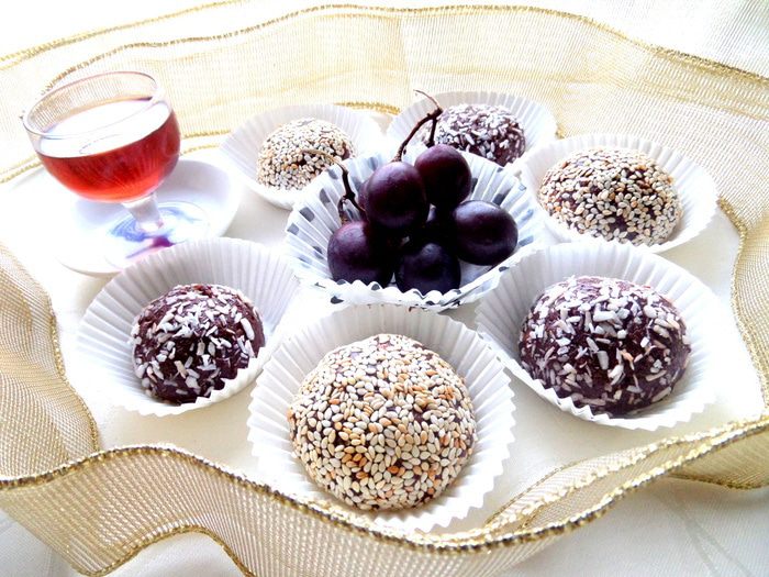 Шоколадные пирожные с фруктами