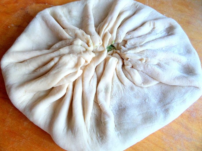 Хачапури со шпинатом и сыром