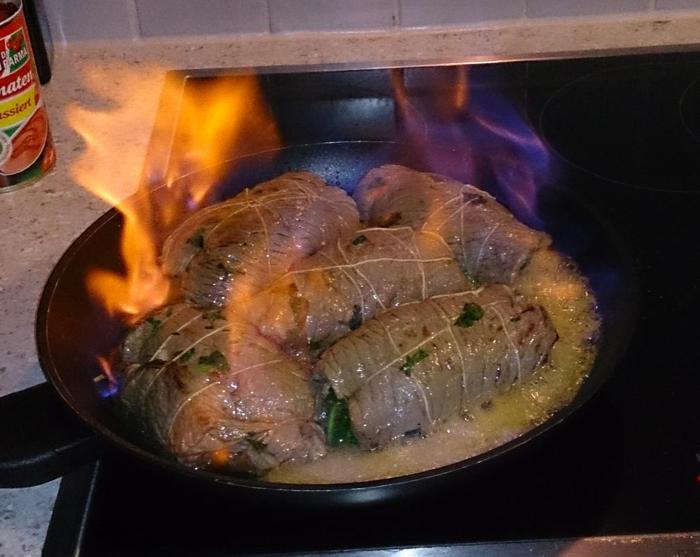 Рулеты из говядины по-неаполитански