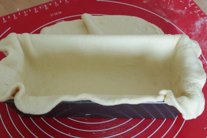 Пирог со скумбрией и грибами