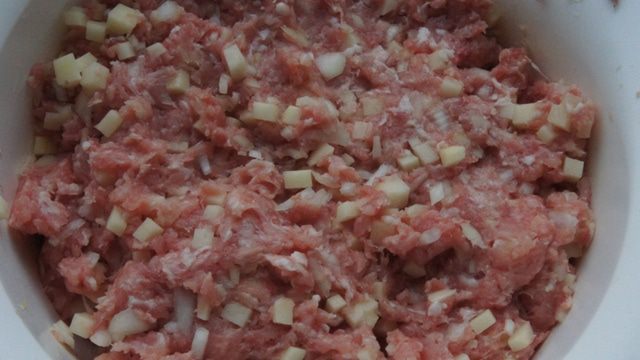 Манты со свининой и картофелем