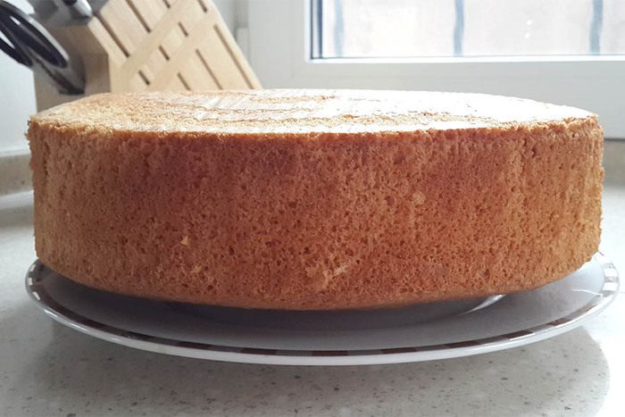 Бисквитный торт с вареной сгущенкой