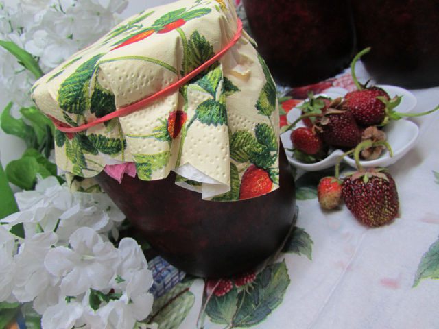 Свежая клубника с сахаром (заготовка на зиму)