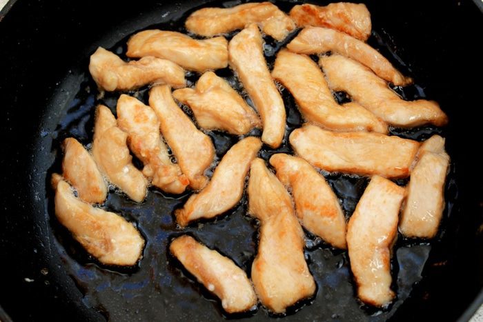 Гречневая лапша с овощами и индейкой