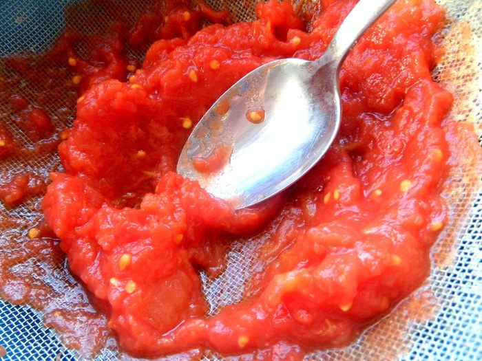 Сырная закуска-шарики в томатном соусе