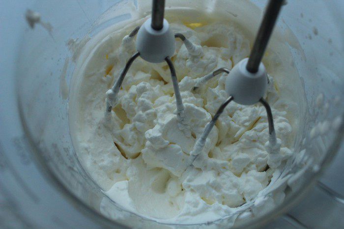 Дрожжевые блины на топленом молоке