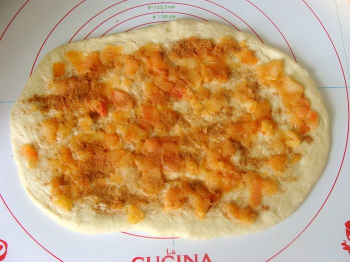 Медовый пирог с карамелизированными яблоками и корицей