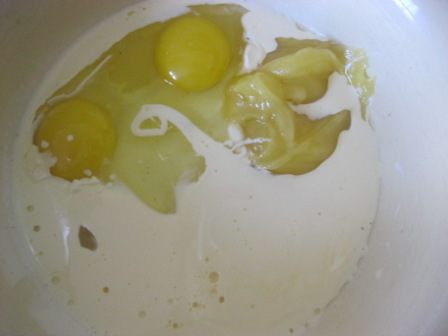 Пряный сливовый пирог с медом