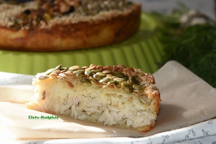 Пирог с курицей под ореховой корочкой