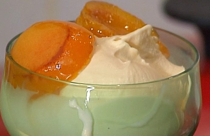 Мороженое с карамелизированными абрикосами