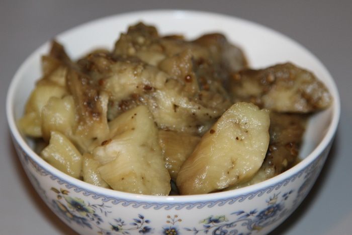 Мутабаль с грецкими орехами и зеленью