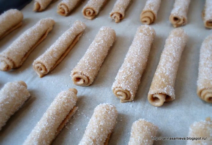 Трубочки песочно-дрожжевые из цельнозерновой муки