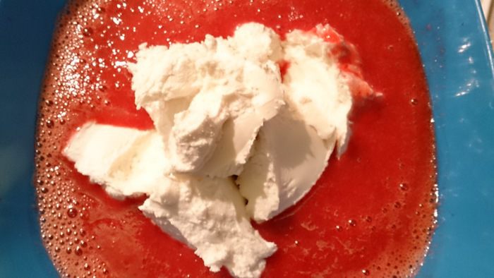 Тарт с клубничным муссом и желе 