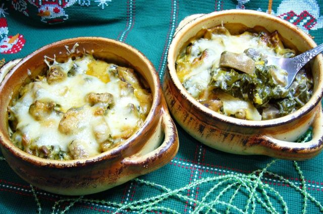 Жюльен с грибами и шпинатом