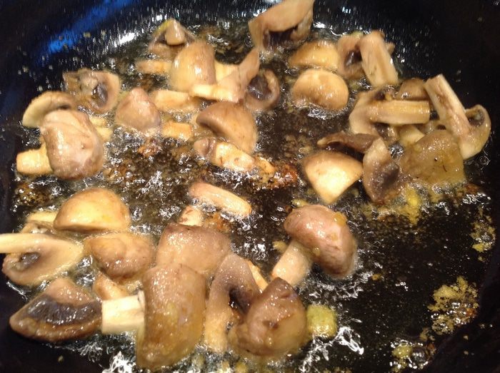 Теплый салат с кедровыми орешками