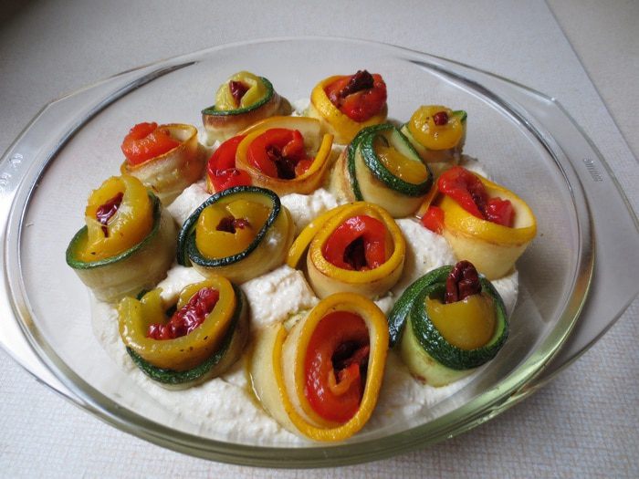 Гратен &amp;quot;Вкусняшка&amp;quot; с рулетиками из цукини с рикоттой и кедровыми орешками