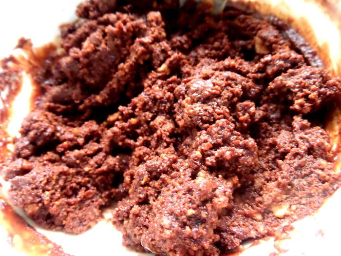 Шоколадные пирожные с фруктами