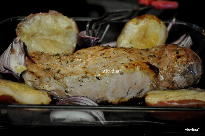 Свиная вырезка с грушами и глазурью