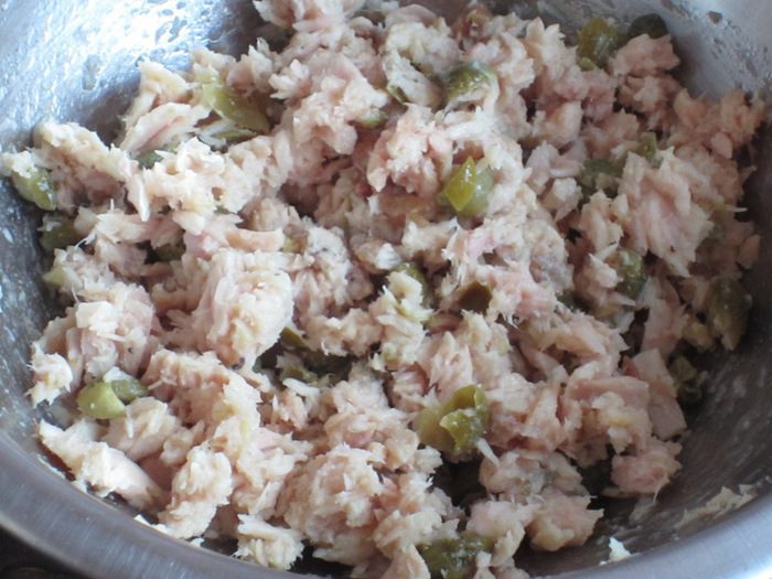 Горячий бутерброд с тунцом и копченым сыром