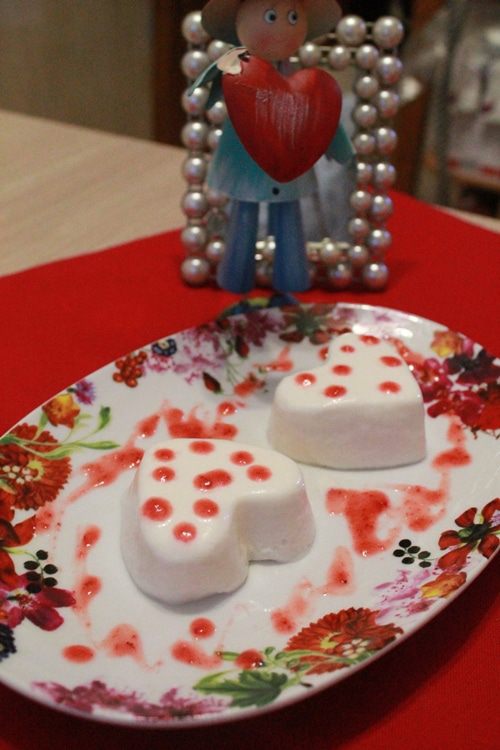 Панна котта с клубничным соусом