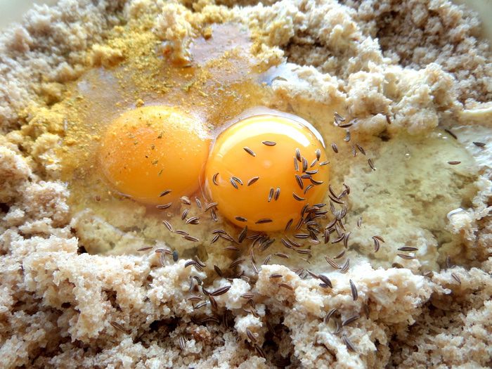 Хлебные корзиночки с паштетом из печени и сыра