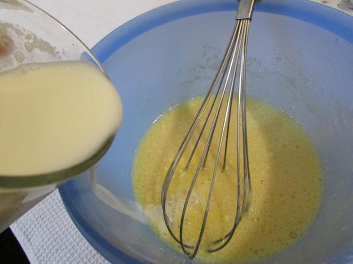 Роллы с яичных блинчиков с курицей и салатом
