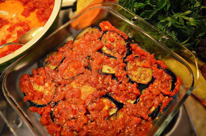 Пикантная закуска из баклажанов