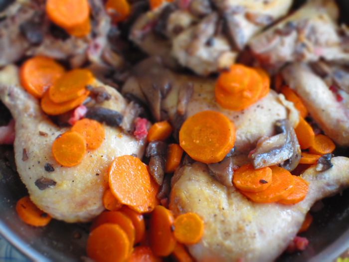 Курица с овощами и грибами