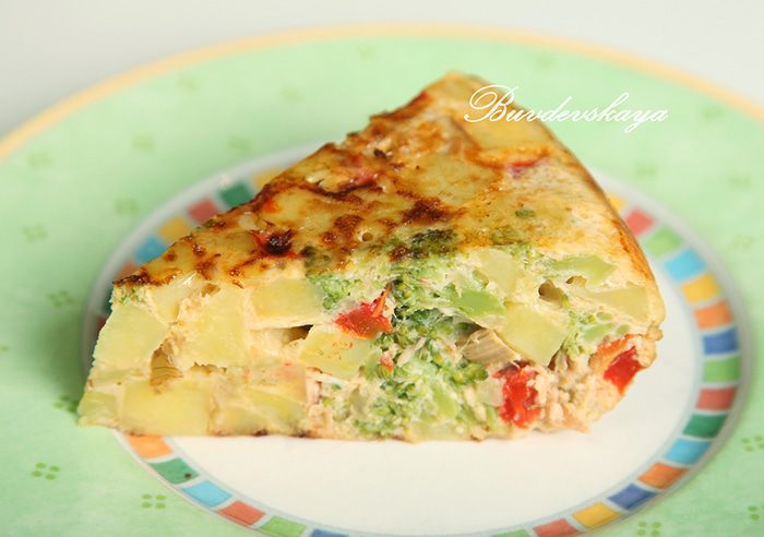 Испанская тортилья с тунцом и брокколи 