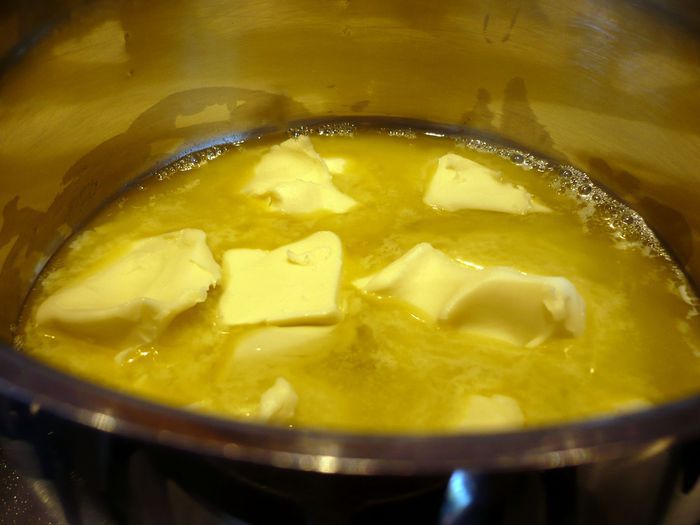 Курочка под ароматным маслом «Как много птичек есть хороших...»