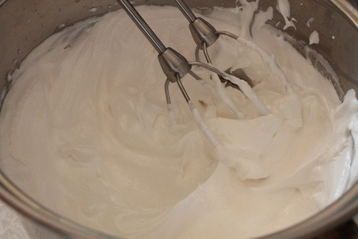 Сливовый пирог с шоколадным пудингом