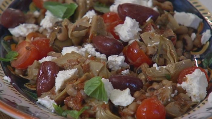 Средиземноморский салат с фасолью и артишоками 