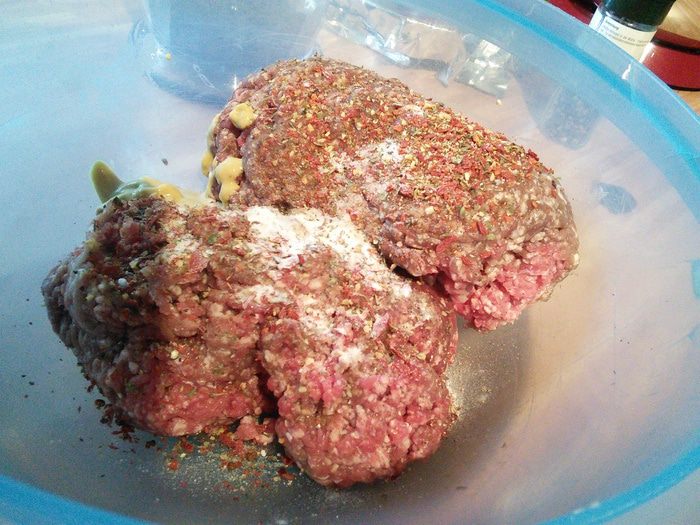 Тефтели в беконе с начинкой из моцареллы