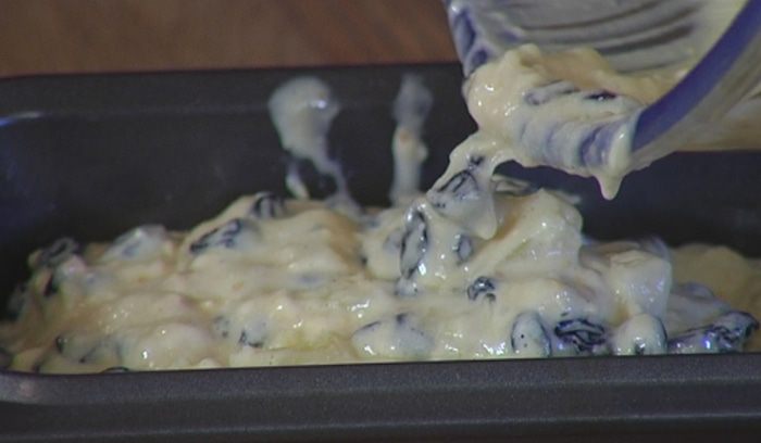 Ананасовый кекс с изюмом и фундуком 