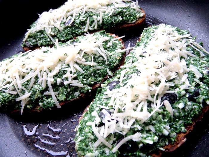 Горячая закуска со шпинатом и сыром