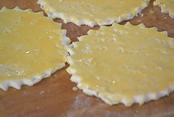 Тарты с раковыми шейками и зеленью