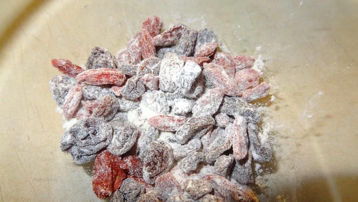 Сырники по-восточному с ягодами годжи и корицей