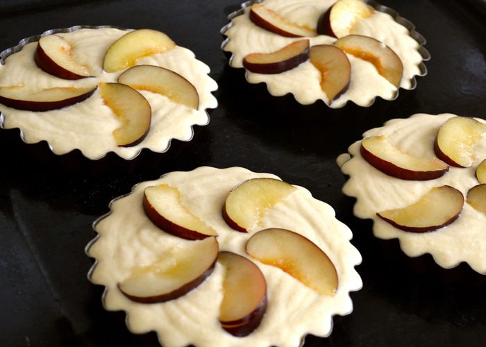 Нежнейшее пирожное со сливами (без муки)