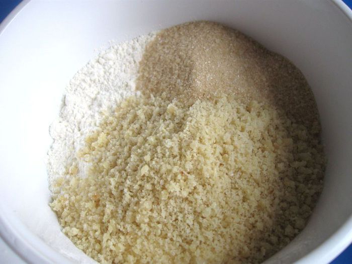 Тарт с франжипаном и карамелизованной грушей    