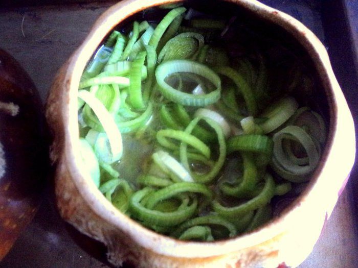 Свинина с апельсинами в горшочке