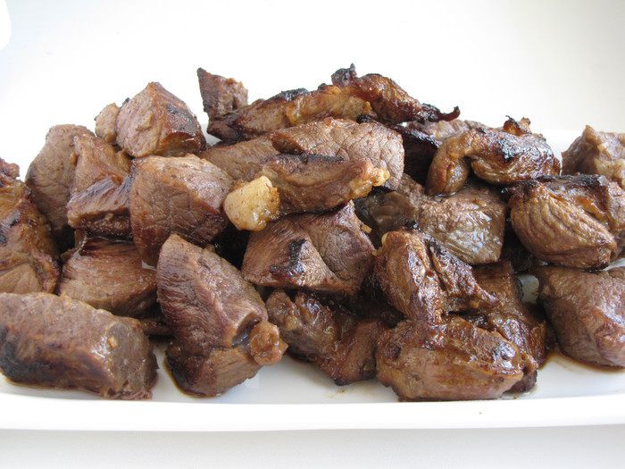 Баранина в пиве с пряными сливами