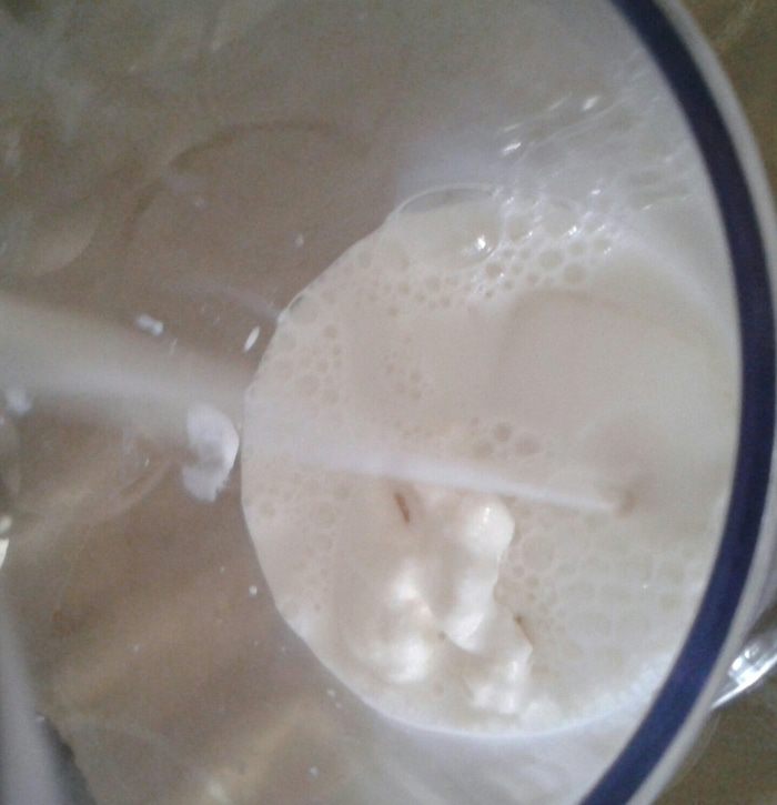 Молочный коктейль с грушей и корицей