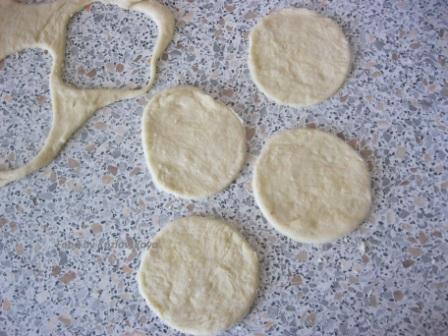 Вареники с черносливом, грецкими орехами и медом