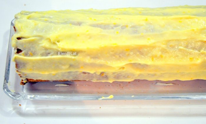 Шоколадный рулет с ванильно-апельсиновым пудингом и кокосом