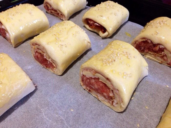 Слойка с мясом беконом и сыром