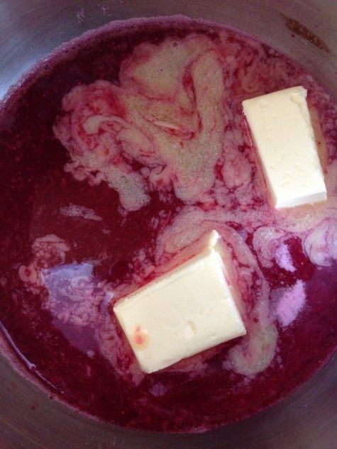 Клубничные профитроли с творожно-базиликовым кремом