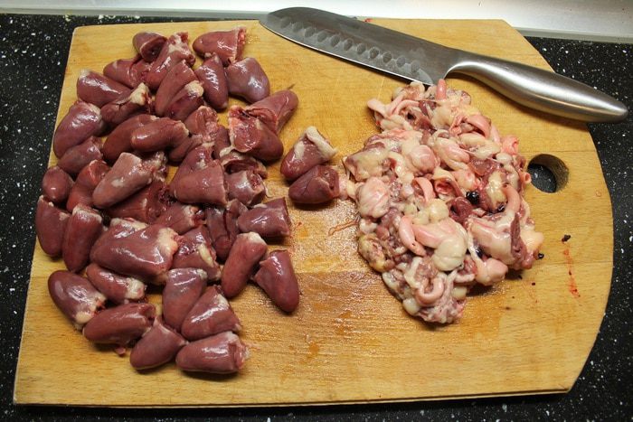 Куриные сердечки, тушеные в сметане